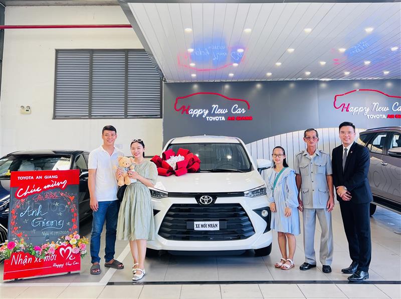 Bàn giao xe cho gia đình A Giang Huyện Tri Tôn Avanza 1.5 MT